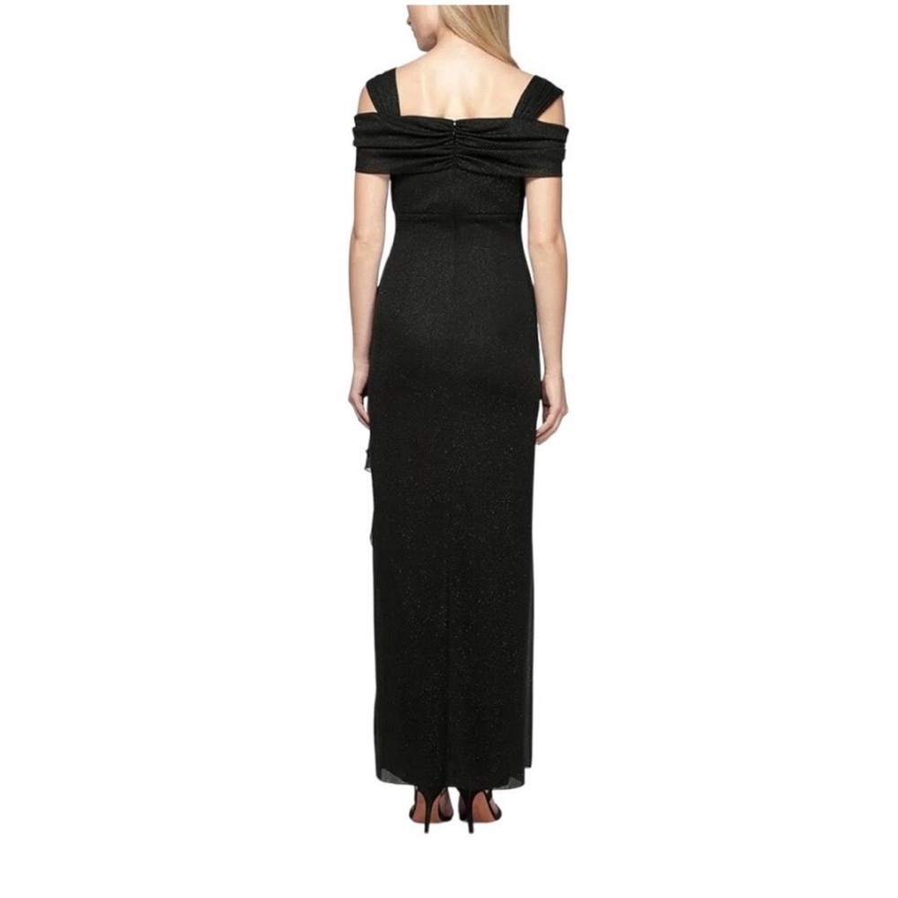 Elegant Black Evening Gown - Picture 2 of 9